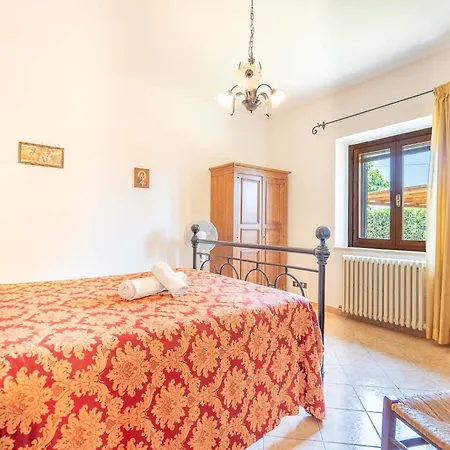 Stella Fiorita Pensión Panicarola